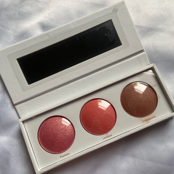 Realher Be Fearless, Be Limitless Blush Kit‎ - Picture 1 of 5